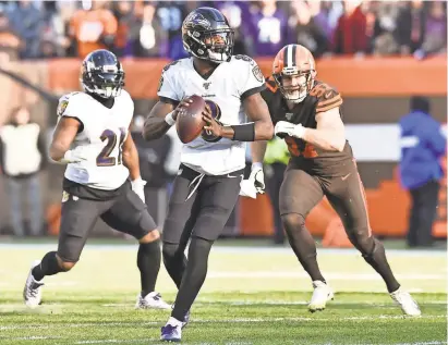  ?? KEN BLAZE/USA TODAY SPORTS ?? Ravens quarterbac­k Lamar Jackson is considered the front-runner for MVP this season.