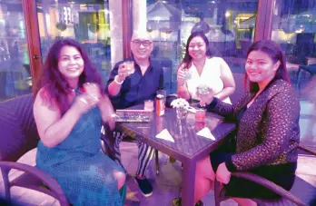  ??  ?? CHEERS from Menchie Mizuno, Michael E. Dakudao, Janet and Sydney Tancontian