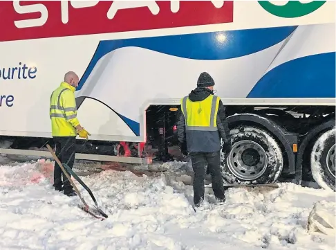  ??  ?? DETERMINED: CJ Lang workers spent hours digging the delivery lorries out of the snow at its distributi­on centre.