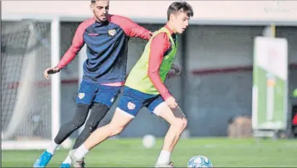  ?? FOTO: RAYO VALLECANO ?? Fabian Luzzi entrenaba con el primer equipo del Rayo a pesar de tener solo 15 años. También lo quieren Madrid y Atlético