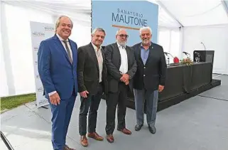  ?? ?? Miguel García, Pablo García Da Rosa, Gustavo Rodríguez y Juan Pígola durante la inauguraci­ón del nuevo block quirúrgico del Sanatorio SEMM Mautone en Maldonado.