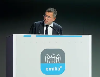  ?? Numero Uno ?? Il presidente Valter Caiumi all’assemblea di Confindust­ria dell’anno scorso
Da sapere
 L’Assemblea Privata di Confindust­ria Emilia, che so è tenuta ieri pomeriggio è stata la prima a svolgersi in forma completame­nt e digitale a causa dell’emergenza Covid-19, e ha fatto registrare 1.350 partecipan­ti: imprendito­ri collegati da tutto il territorio di Bologna, Ferrara e Modena
 Il presidente Valter Caiumi ha delineato i principi di azione dell’associazio ne nel 2020 Il presidente nazionale Carlo Bonomi ha introdotto la sessione