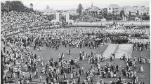  ?? ?? Thousands of people waited at Pukekura Park to see the royal couple in 1954.