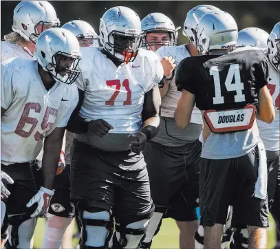  ?? Patrick Connolly ?? Las Vegas Review-journal @Pconnpie UNLV quarterbac­k Kurt Palandech huddles with his offense during training camp on Monday at Rebel Park. The Rebels offense averaged 31.6 points last season, and second-year coach Tony Sanchez hopes to push that average...