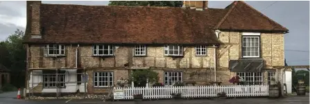  ?? Pictures: Duncan Kendall ?? The Castle Inn’s original facade was unveiled during repair work (above).