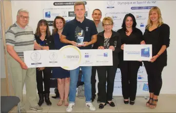  ?? (Photo V. T) ?? Alexandre Reynaud s’est vu remettre le trophée de l’arbitrage du comité olympique varois.