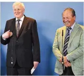  ?? FOTO: SETTNIK/DPA- ?? So viel Harmonie war selten: Innenminis­ter Horst Seehofer (CSU, l.) und Verdi-Chef Frank Bsirske.
