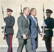  ??  ?? Da Brexit in poi. Il presidente del Consiglo Ue Donald Tusk (a destra) a La Valletta con il presidente di turno, il premier di Malta Joseph Muscat