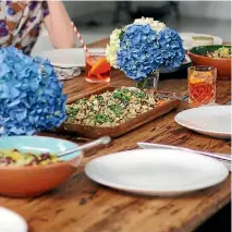  ?? MALCOLM CAMPBELL ?? Simple layouts are best for table setting in summer, to remove post-entertaini­ng fuss.