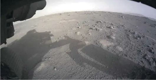  ?? NASA / JPL ?? Panorámica del cráter Jezero, situado en el hemisferio norte de Marte, enviada por las cámaras de ‘Perseveran­ce’.