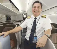  ??  ?? Singapore Airlines Boeing 787-10 Dreamliner’s Capt. Julio Rosales.