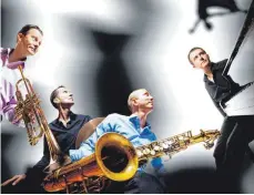  ?? FOTO: SASCHA KLETZSCH ?? Colin T. Dawson, Chris Hopkins, Oliver Mewes und Bernd Lhotzky sind Echoes of Swing.