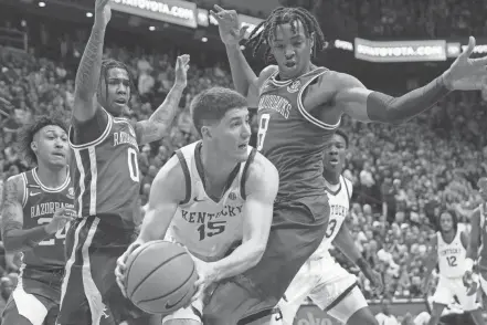  ?? CLARE GRANT/COURIER JOURNAL ?? Kentucky guard Reed Sheppard (15) passes around Arkansas forward Chandler Lawson (8) during their game on Saturday at Rupp Arena.