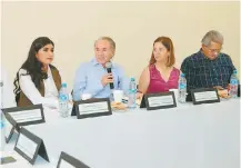  ??  ?? El gobernador Juan Manuel Carreras López solicitó apoyo a la SCT para que con nuevos modelos los potosinos estén conectados.