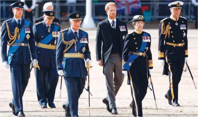  ?? Agence France-presse ?? ±
Prince William, King Charles III and Prince Harry, along with other dignitarie­s walk behind the coffin of Queen Elizabeth II in London on Wednesday.