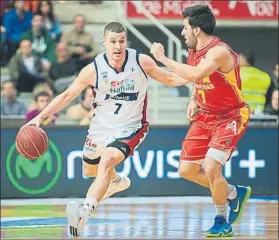  ?? FOTO: ACB PHOTO ?? Campazzo, defendiend­o a McGrath (Obradoiro) la pasada temporada