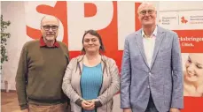  ?? FOTO: PETER JOHANNES WEIGER ?? Die drei Kandidaten der SPD für den Ortschafts­rat Taldorf (von links): Gerd Gunßer, Evelyn Thummerer und Daniel F. Pinnow.