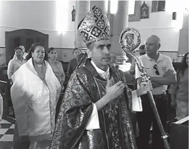  ??  ?? La condición de monseñor José Fortunato Álvarez Valdés se reporta aún como delicada, por lo que la misa de las doce del día a celebrarse en todas las parroquias de la Diócesis de Gómez Palacio se ofrecerán para pedir a Dios para que lo ayude a superar...