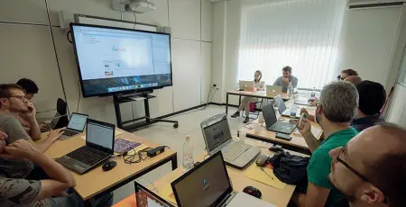  ??  ?? A lezione Una sessione del primo test per il progetto lanciato da Edulife a favore dei giovani disoccupat­i