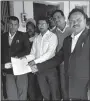  ??  ?? Supporters hand over a memo to Satna city collector