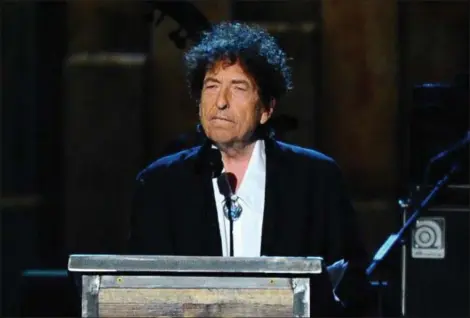  ?? PHOTO BY VINCE BUCCI — INVISION — AP, FILE ?? Bob Dylan accepts the 2015 MusiCares Person of the Year award at the 2015 MusiCares Person of the Year show in Los Angeles. Phrases sprinkled throughout the rock legend’s lecture for his Nobel Prize in literature are very similar to phrases from the summation of “Moby Dick” on Sparknotes, a sort of online “Cliff’s Notes” that’s familiar to modern students looking for shortcuts and teachers trying to catch them.