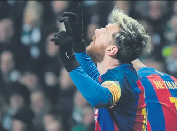  ?? FOTO: MANEL MONTILLA ?? Messi regresó de Glasgow después de marcar un nuevo doblete que le ha convertido en el máximo goleador de esta edición de la Champions League