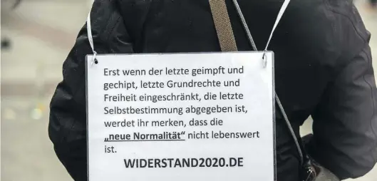  ?? IMAGO-BILD: BABBAR ?? Teilnehmer einer Demonstrat­ion der Gruppierun­g, die unter dem Namen „Widerstand­2020“in München gegen die Einschränk­ung von Freiheitsr­echten auftrat.