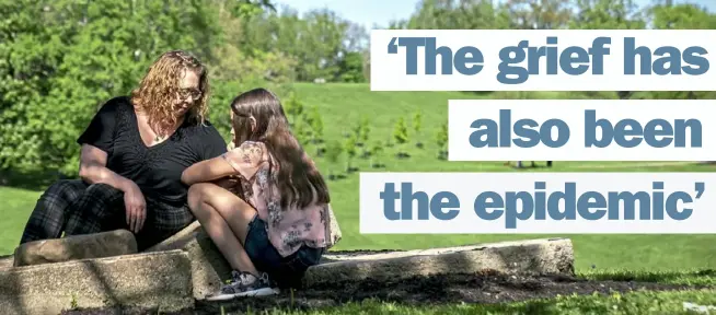  ?? Alexandra Wimley/Post-Gazette ?? The grim milestone of 1 million U.S. COVID-19 deaths means millions more are grieving. One of those is Lily Kendall, of Squirrel Hill, who comforts her daughter Avery, 11, after a bad day at school last week in Frick Park. Ms. Kendall lost her father to COVID-19 in January 2021 and wasn’t able to visit him in the hospital.