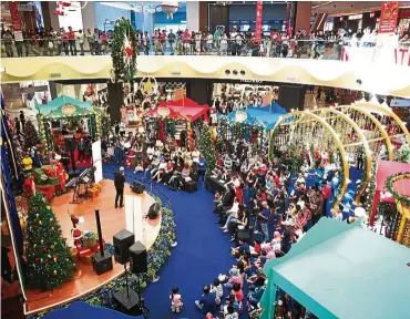  ??  ?? Enjoy a spectacula­r Christmas at Sunway Velocity Mall with circus performanc­es and free kids workshops.