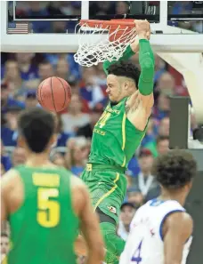  ?? JAY BIGGERSTAF­F, USA TODAY SPORTS ?? “We started from the very bottom,” said Oregon’s Dillon Brooks, center. “We worked so hard to get these moments.”