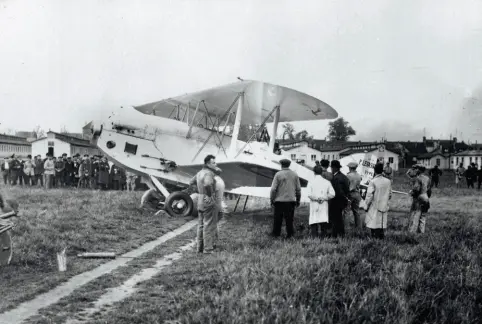  ??  ?? Il aurait été le premier avion à traverser l’Atlantique nord sans escale… L’Oiseau blanc n’a finalement pas atteint les côtes américaine­s. Il aurait échoué aux alentours de Saint-Pierreet Miquelon, mais nul n’en a la preuve…