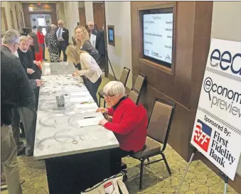  ?? [RICHARD MIZE/THE OKLAHOMAN] ?? People register for the annual Edmond Economic Preview, presented by the Edmond Economic Developmen­t Authority and sponsored by First Fidelity Bank, on Thursday at the Edmond Conference Center.