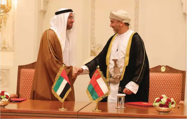 ?? ?? ±
The agreement was signed by Shadi Malak, CEO of Etihad Rail, and Abdulrahma­n Salim Al Hatmi, Group CEO of ASYAD.