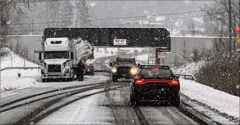  ?? Pedro Contreras / Special to the Times Union ?? Workers in Glenville attempt to free a tractor-trailer Jan. 18 that struck Glenridge Road’s infamously low bridge. The truck is just the latest to hit the bridge despite warnings that the span is low.