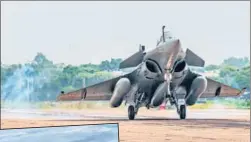  ?? PTI ?? RAFALE TOUCHDOWN IN AMBALA Five
■
Rafale fighter jets landed at the Ambala airbase on Wednesday. The pilots arrived home to a grand welcome after completing a flight covering 8,500km from France. The jets have come at a time when India and China are locked in border tensions in Ladakh.