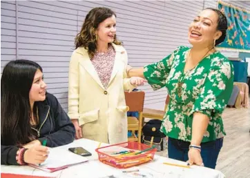  ?? TOM GRALISH/PHILADELPH­IA INQUIRER ?? Maureen Boland, center, plans to discuss pressing issues using podcasts and workshops. Also pictured are student Nalleli Flores Garcia, left, and Claudia Peregrina, director of programs at Mighty Writers.