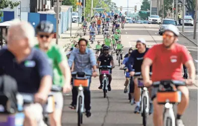  ??  ?? Several hundred volunteers rolled out 600 bicycles Wednesday morning during Explore Bike Share grand opening event at Court Square Park. Cyclists delivered the bikes to 60 bike share stations around Downtown, the Medical District, Midtown, South...