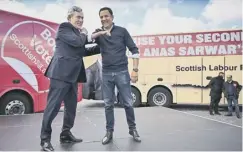  ??  ?? 0 Anas Sarwar and former PM Gordon Brown attend a drive-in rally