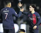  ?? ?? Em Paris cruzou-se com estrelas universais. O relacionam­ento mais duradouro está a ser com Mbappé. Uma dupla de ouro