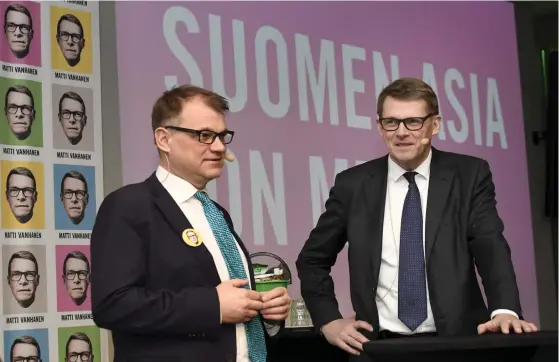  ?? FOTO: LEHTIKUVA/MARKKU ULANDER ?? Centerns partiordfö­rande Juha Sipilä och Matti Vanhanen.