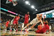  ?? JULIO CORTEZ — THE ASSOCIATED PRESS ?? Baylor forward Caleb Lohner (33) competes for a loose ball with Houston guard Damian Dunn (1) and guard
Jamal Shead (11) during the first half of an NCAA college basketball game, Saturday, Feb. 24, 2024 in Waco, Texas.