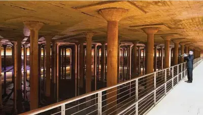  ?? Lawrence Elizabeth Knox/Courtesy Buffalo Bayou Partnershi­p ?? George Chase plays the flugelhorn in the Buffalo Bayou Park Cistern for a ROCO event.