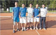  ?? FOTO: VEREIN ?? Erfolgreic­he Tennisspie­ler (v.l.): Steffen Herrmann, Adriano Penna, Robert Kruz, Sebastian Schmid und Daniel Pallasdies.