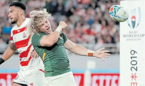  ?? Picture:REUTERS / MATTHEW CHILDS ?? SHEER ELATION: South Africa’s Faf de Klerk celebrates scoring the team’s second try in the quarterfin­al against Japan at Tokyo Stadium, Tokyo on Sunday