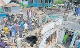  ??  ?? Villagers gather near the damaged house where the militants were holed up at Hakripura in Pulwama, J&K, on Tuesday. WASEEM ANDRABI/HT