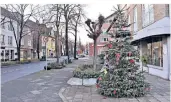  ?? DSCH RP-FOTO: ?? In den Tagen nach Weihnachte­n ist auf der Büdericher Dorfstraße meist viel Betrieb. Dieser jedoch bleibt 2020 aus.