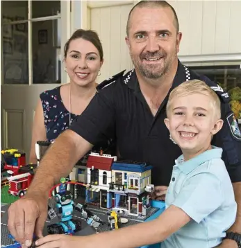  ?? PHOTO: KEVIN FARMER ?? TALKING ABOUT DONATIONS: Seven-year-old Lachlan Hay with his parents Chris and Nelia Hay.