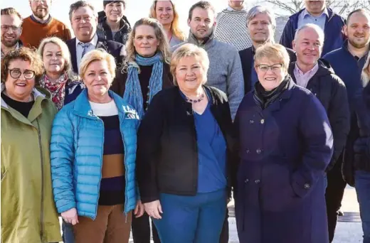  ?? FOTO: NTB SCANPIX ?? RAMMER DE SVAKESTE?: Statsminis­ter Erna Solberg med regjerings­medlemmer. Artikkelfo­rfatteren, som selv er medlem av Høyre, er kritisk til og skuffet over innstramni­nger han mener rammer de svakeste.