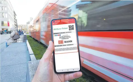  ?? FOTO: PIERO NIGRO/IMAGO ?? Die Idee war, mit dem 49-Euro-Ticket ein einfaches Preissyste­m zu schaffen. Doch nun ist eher das Gegenteil der Fall.