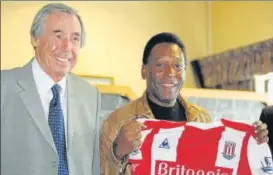  ?? ACTION IMAGES ?? ▪ Gordon Banks and Pele during a charity match at the Britannia Stadium in 2008.